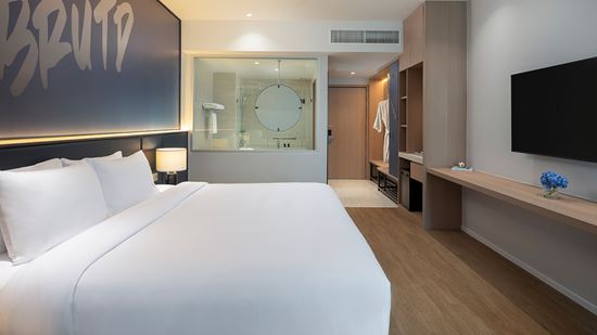 Deluxe Pool Terrace - King Bed