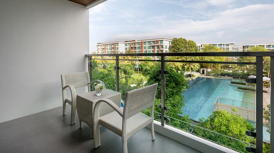 Deluxe Pool View