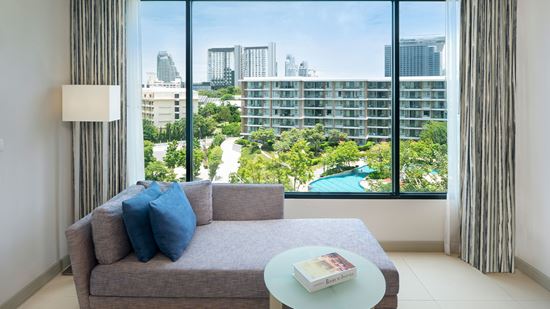 Deluxe Pool View - Sofa