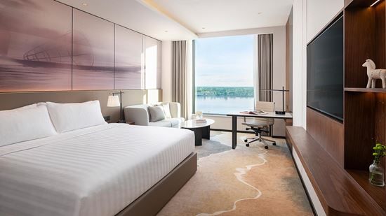 Deluxe River View - King Bedroom